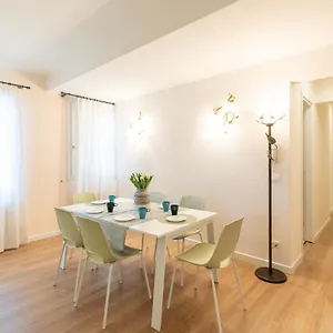 Apartamento Ricco Di Comfort, Grande, Luminoso E Comodo, Venecia